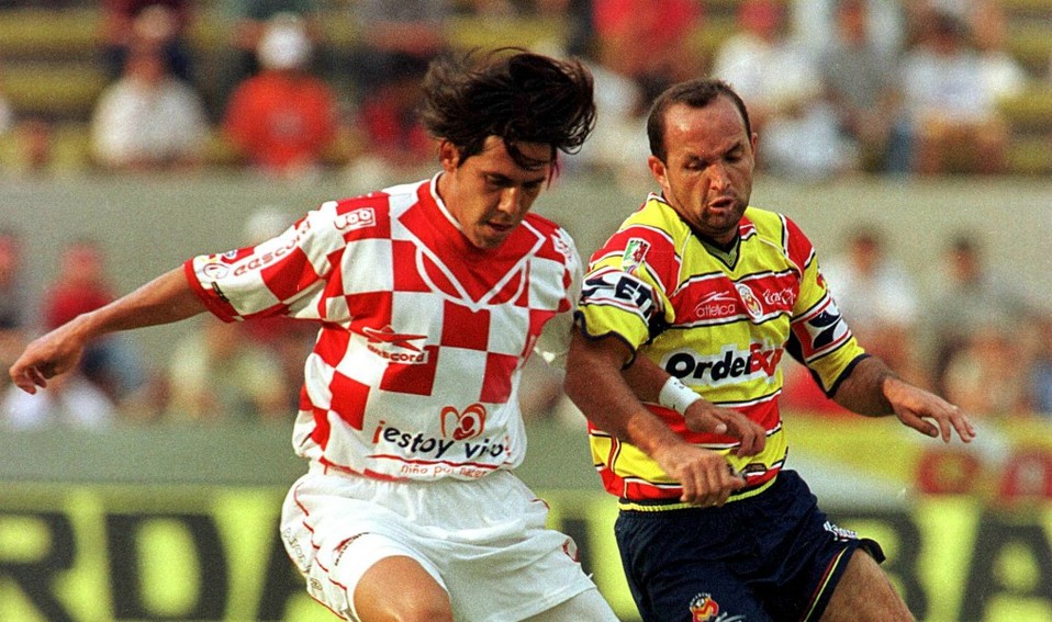 Alex Fernandes | Delantero | Es el segundo máximo romperredes del club con 83 tantos.