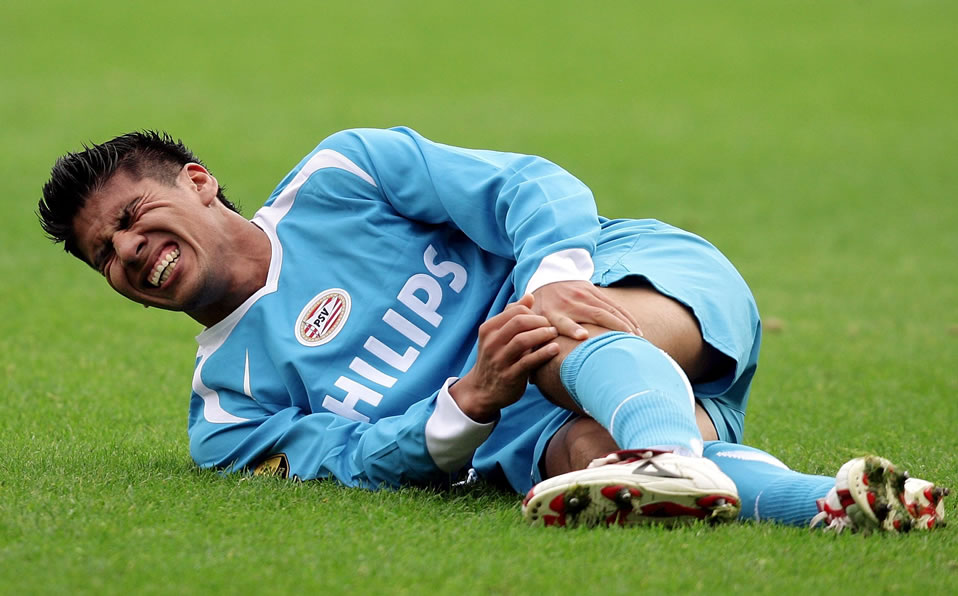 Carlos Salcido fue Campeón de la Eredivisie con el PSV y de ahí se fue al Fulham inglés. (Mexsport)