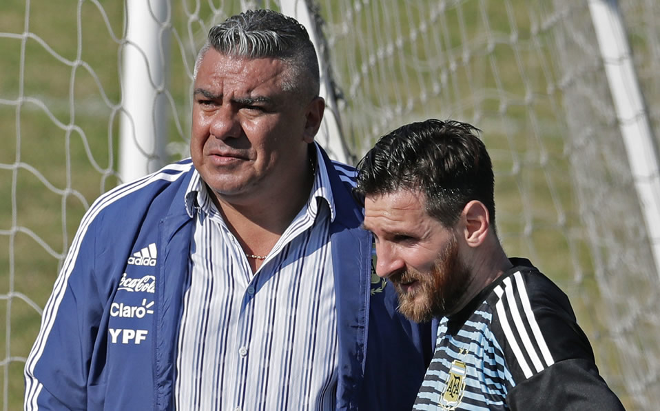 ​​Claudio Tapia, presidente de la AFA, sería el conducto para convencer a Messi de jugar en Newell's. (Foto: AFP)