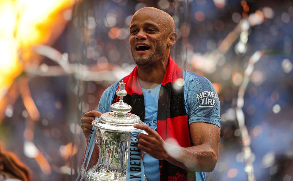 El defensa central conquistó varios títulos con el City (Twitter @VincentKompany)