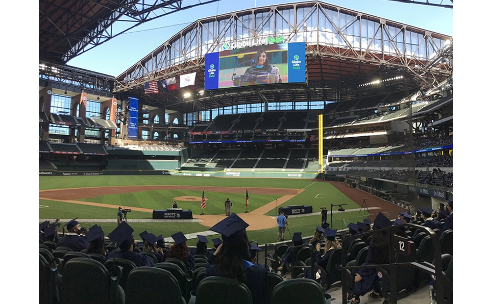 La casa de Rangers ya se estrenó... y no fue con beisbol