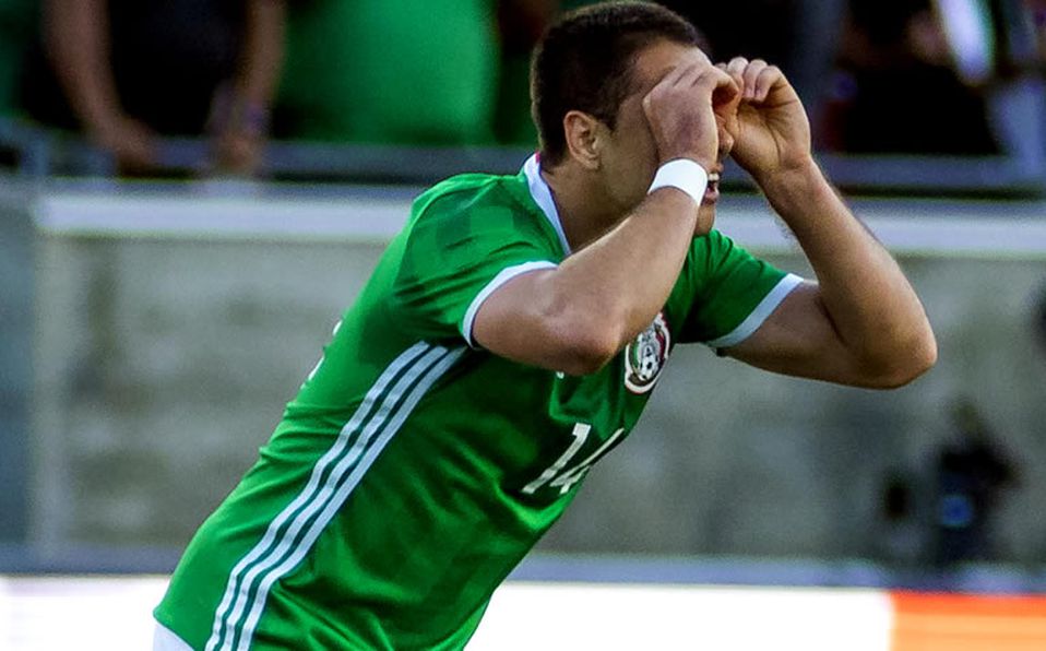 El 28 de mayo de 2017 llegó a 47 goles con el Tri para ser su goleador histórico.