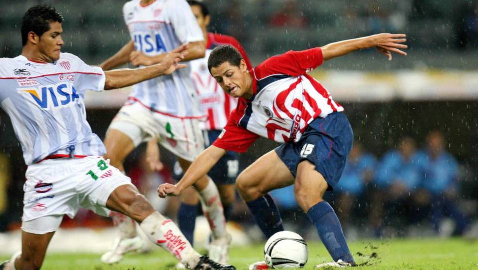 Chicharito debutó el 9 de septiembre de 2006 con Chivas y anotando al Necaxa. (Foto: Mexsrport)