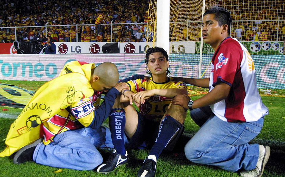 Los jugadores del Morelia estuvieron llorando en la cancha. (Foto: Mexsport)
