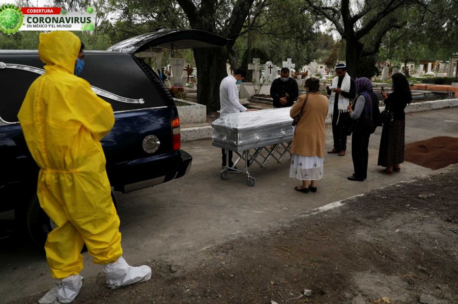 La ciudadanía mexicana sigue sufriendo con la COVID-19. FOTO: Reuters.
