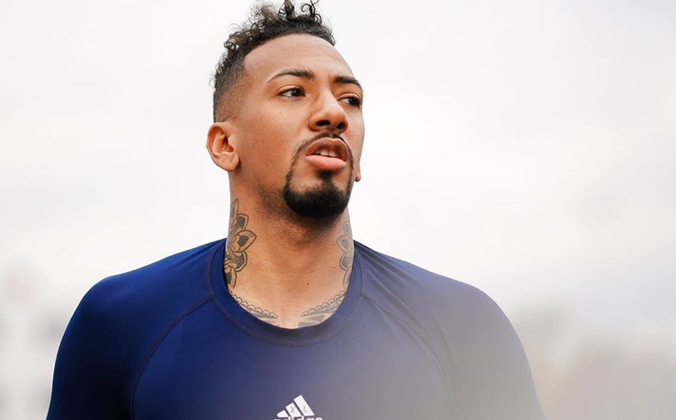 El futbolista señaló que él no se ha salvado del racismo.