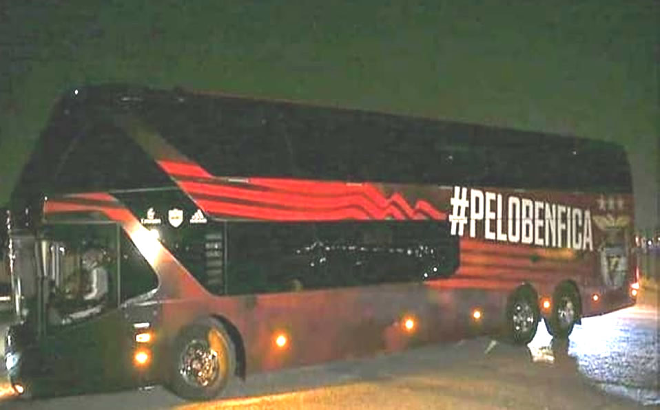 El autobús en el que viajaba el equipo.