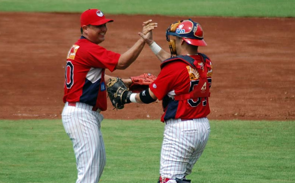 UN DÍA COMO HOY: Francisco Campos tira un juego sin hit ni carrera
