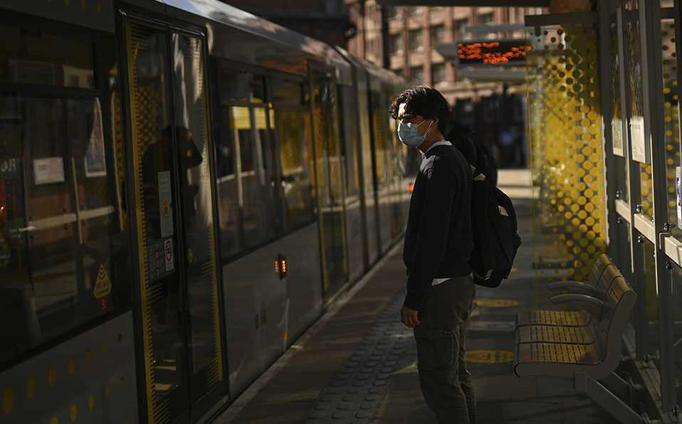 Recomienda OMS uso de mascarillas en lugares donde el distanciamiento social no es posible / Foto: AFP