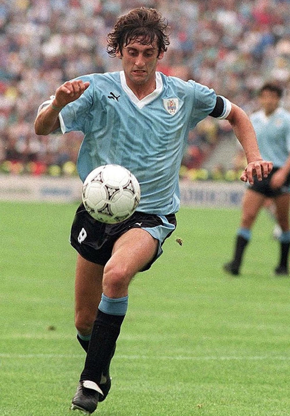 Enzo Francescoli, el gran ídolo de Zidane, que era capitán de Uruguay y un genio con la pelota.