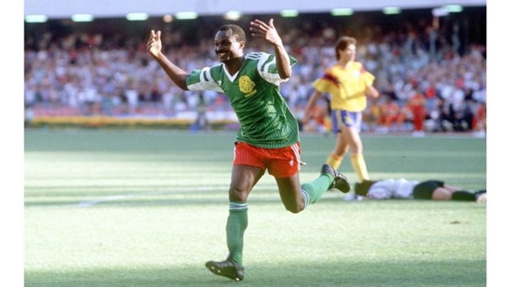 Roger Milla, el abuelo de los Mundiales que era estandarte de los Leones de Camerún.