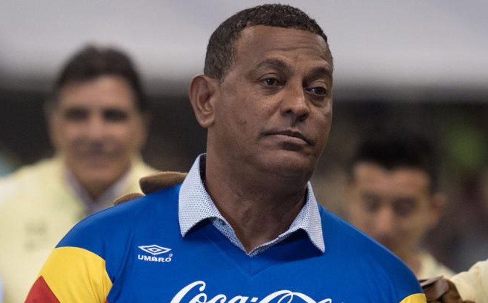 Las polémicas del Negro Santos en redes sociales. (Mexsport)