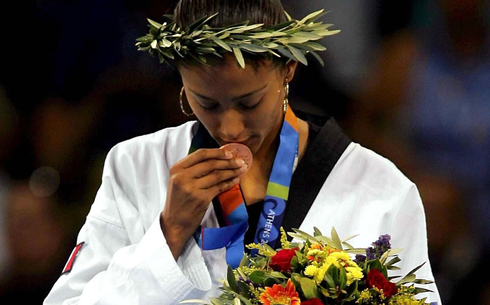 Iridia Salazar ganó Bronce en Atenas 2004, mientras que su hermano Oscar fue Plata. (Mexsport)