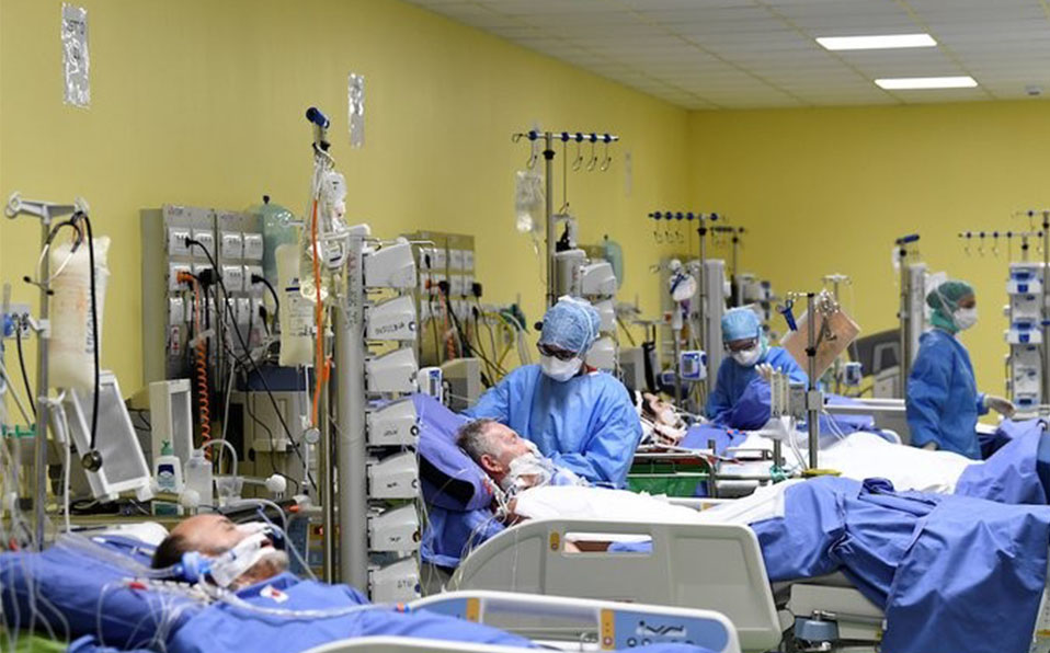 Fármaco anticáncer le da esperanza a pacientes en estado crítico por COVID-19 / Foto AFP