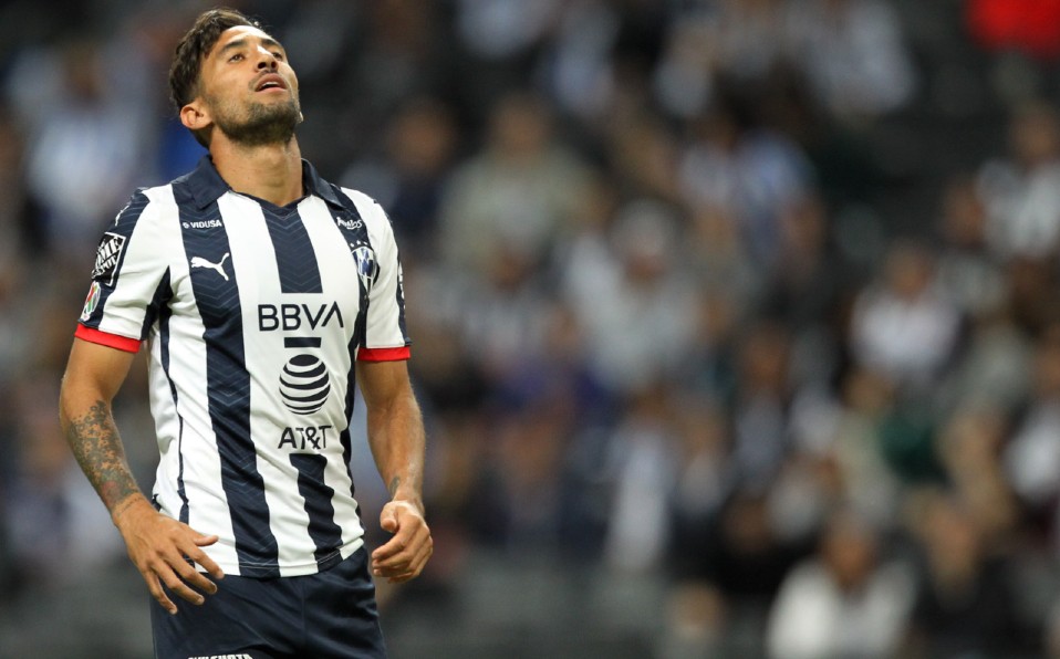 Al parecer, Urretaviscaya tendrá que reportar en Rayados y no regresará con Peñarol. Foto: Imago7