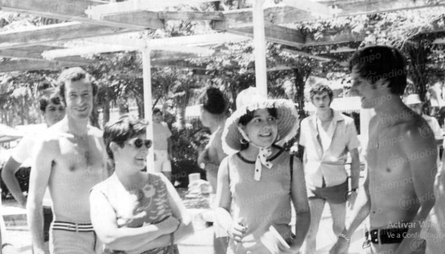 Padilla y su eterno amigo Enrique Borja en las playas de Acapulco. FOTO: Milenio.