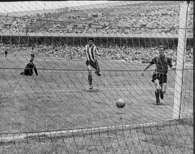 El apodado Gansito jugó dos Mundiales con México, EE.UU. 66 y México 70. FOTO: Milenio.