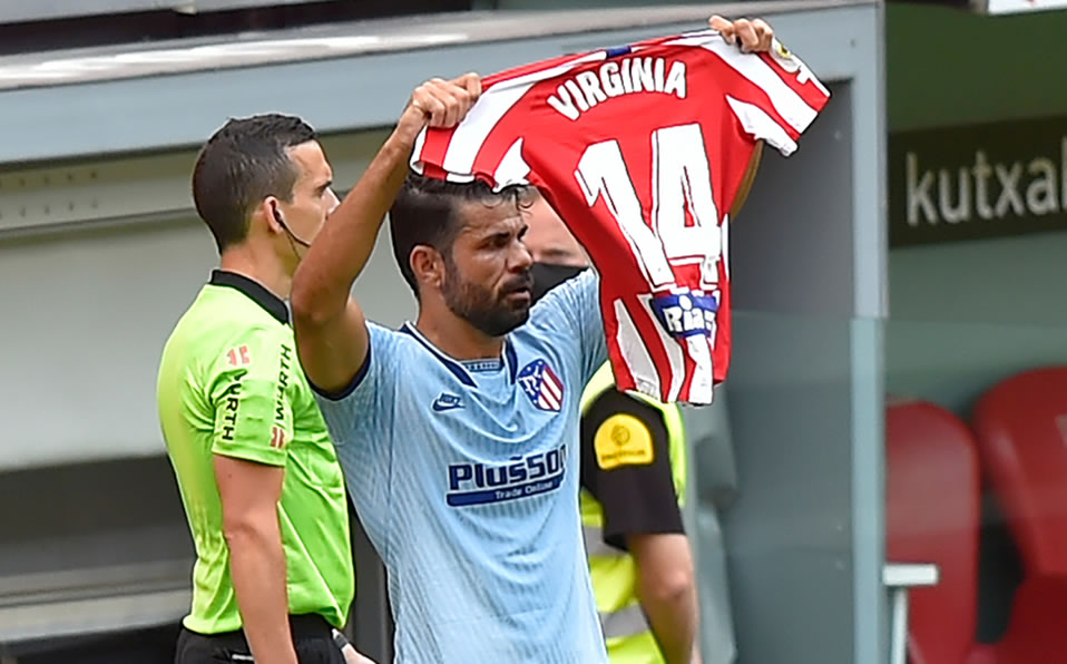 El ariete español tuvo un gesto especial con Virginia Torrecilla (AFP)