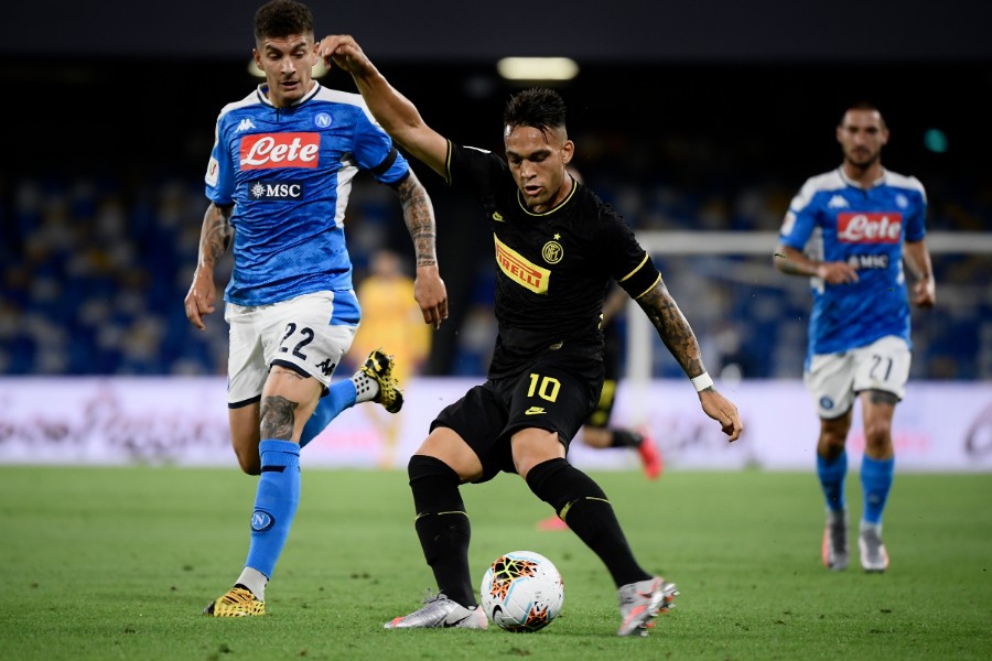 Lautaro poco pudo hacer para evitar la eliminación del Inter en la Copa de Italia. FOTO: AFP.