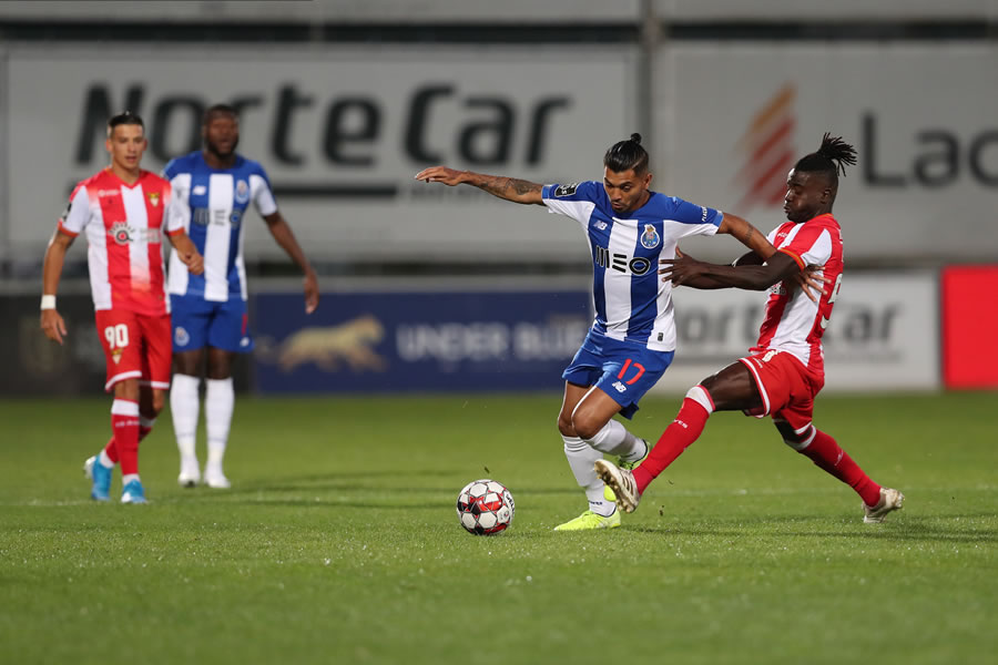 Tecatito Corona fue de los mejores del Porto. (Foto: @FCPorto)