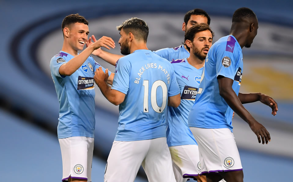 Los jugadores del City celebran uno de los goles. (Foto: AFP)