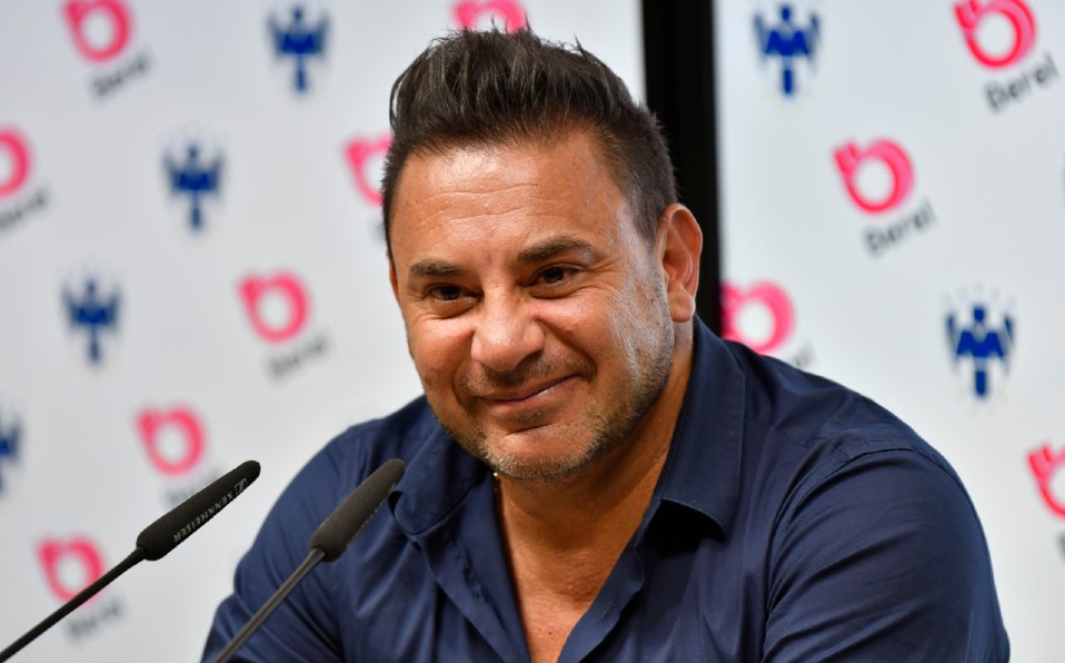 Mohamed señala que no pueden comprar a Vegas. Foto: Imago7