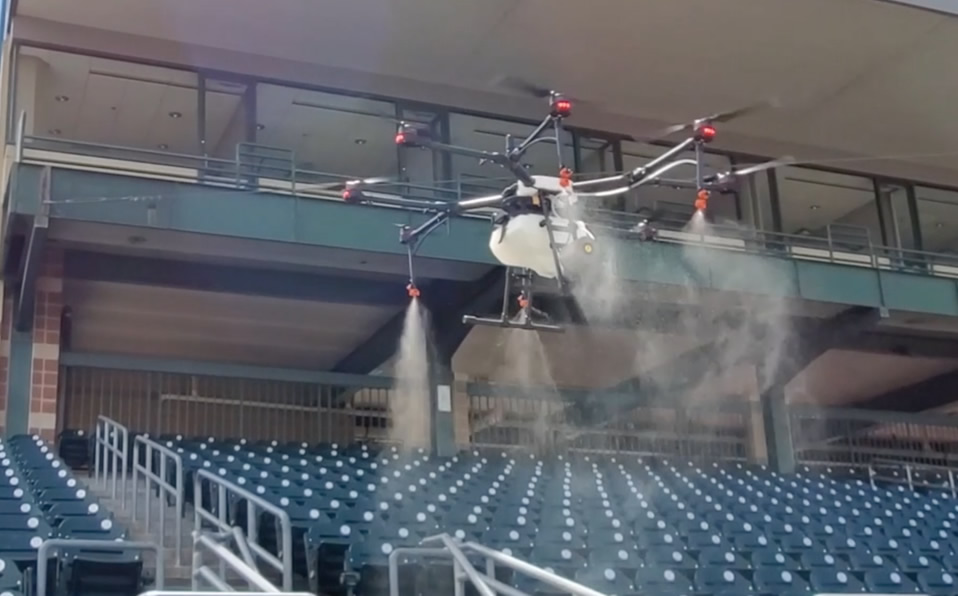 Así sanitizan estadios con drones en EU