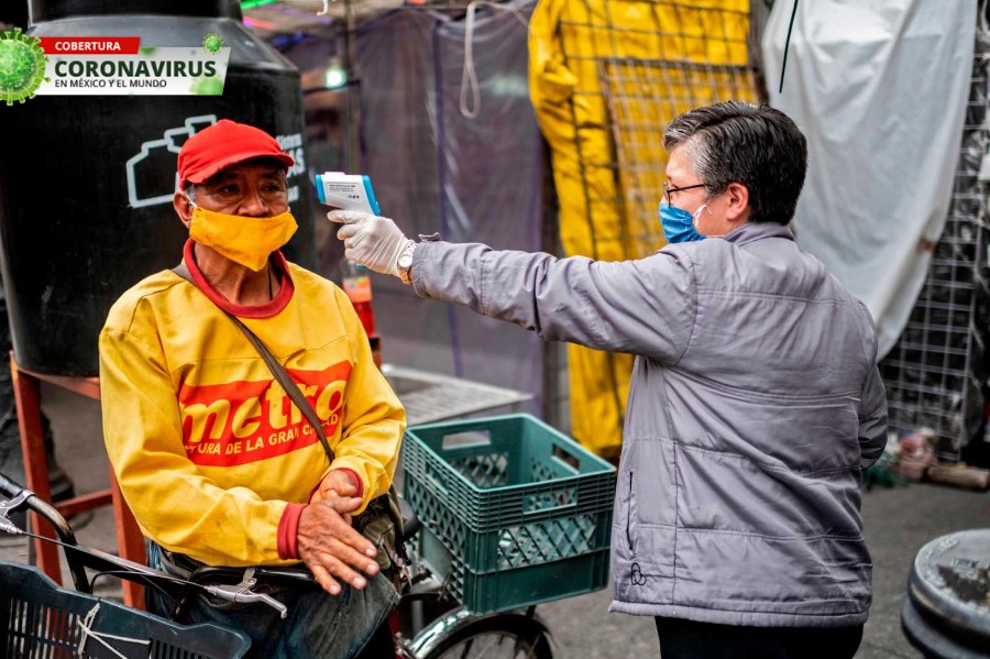 Las medidas de seguridad se comienzan a aplicar en los mercados de Iztapalapa. FOTO: AFP.