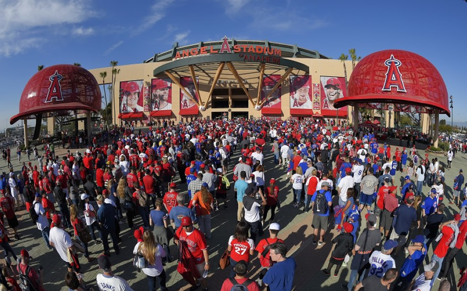 "Estamos en deuda con nuestros aficionados": Comisionado MLB