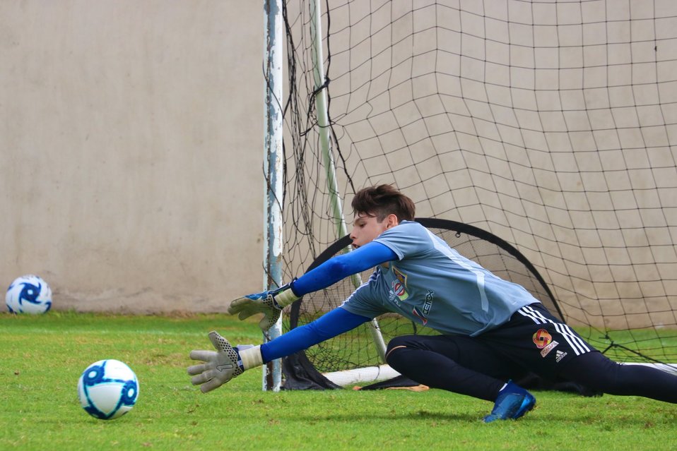 Paolo Bedolla no siguió el proyecto de Monarcas en Mazatlán y ahora entrena junto a Nahuel Guzmán. (FOTO: Twitter Tigres)