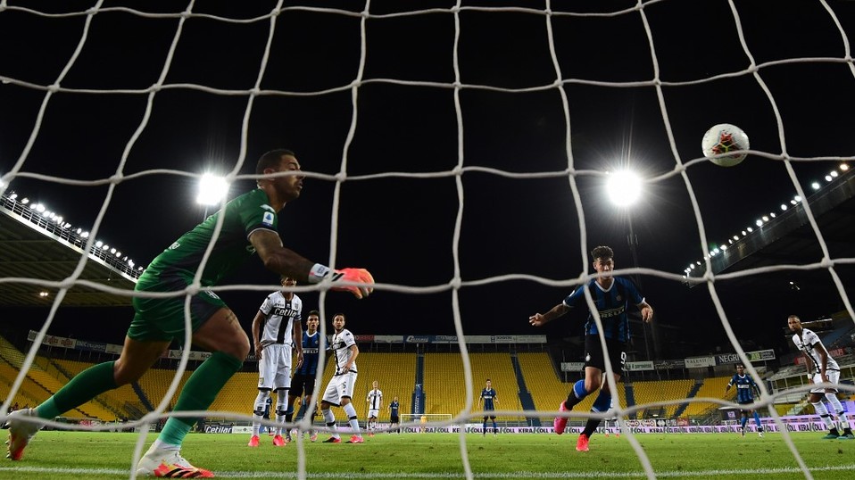 Alessandro Bastoni le dio el triunfo al Inter al minuto 87. (Foto: AFP)
