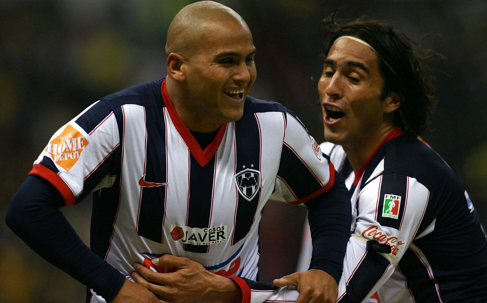 Suazo y De Nigris lograron entenderse a la perfección en la cancha. (Foto: Mexsport)