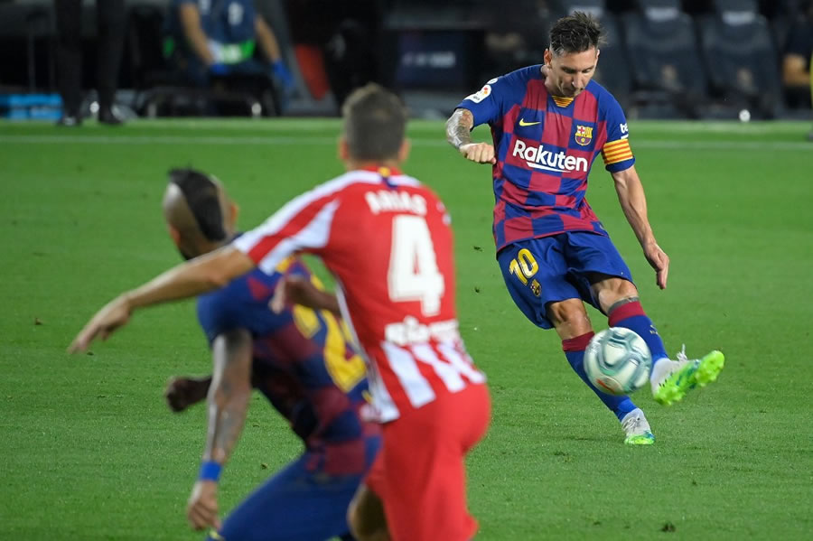 Lionel Messi marcó su gol 700 ante Atlético de Madrid. (Foto: AFP)