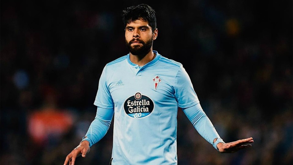 Néstor Araujo no pudo evitar la goleada que les propinó Mallorca (Foto: AFP)