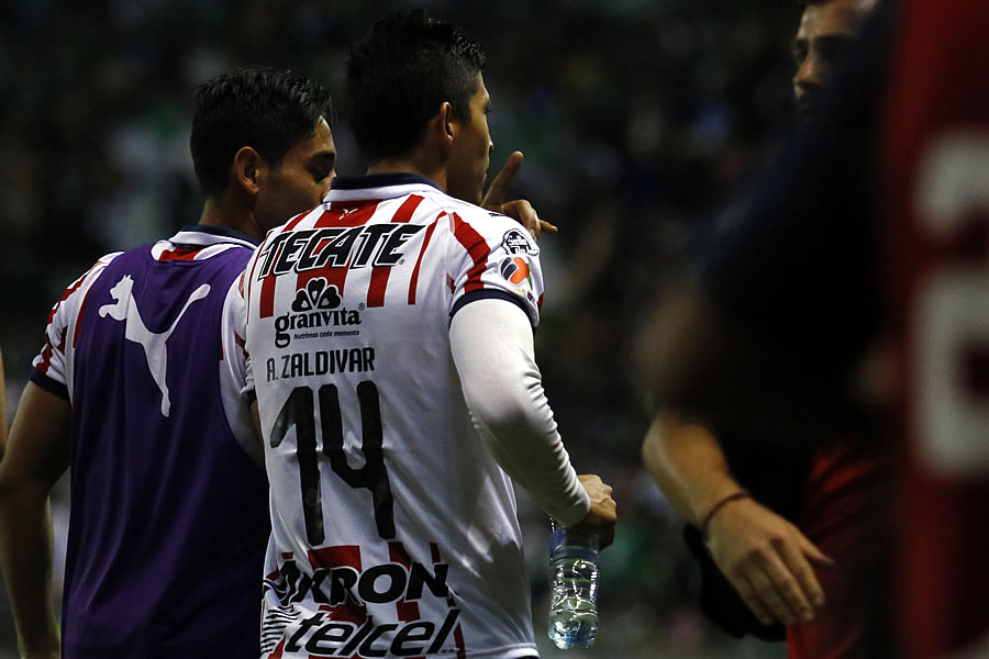 Ángel Zaldívar intentó recuperar el número 14. (Foto: Imago7)