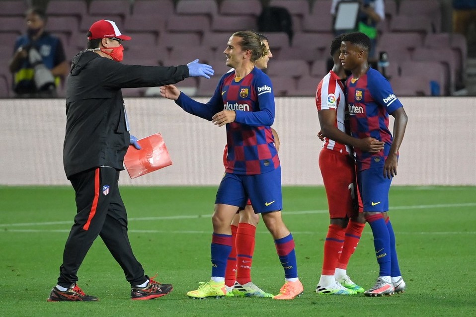 Griezmann la pasa mal en Barcelona y el Cholo aprovechó. (Foto: AFP)