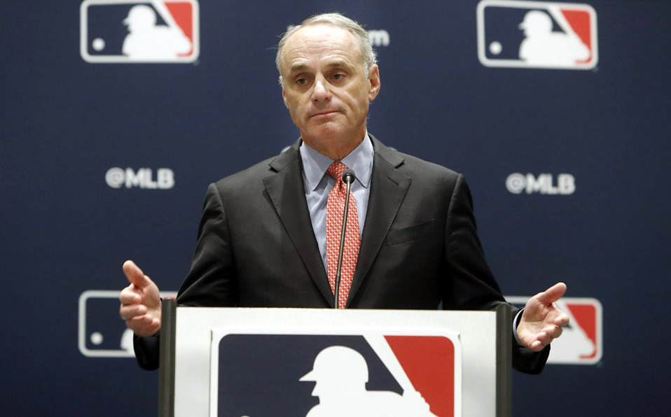 Manfred y los dueños se enfrascaron en una batalla con los jugadores. (Foto: AP)