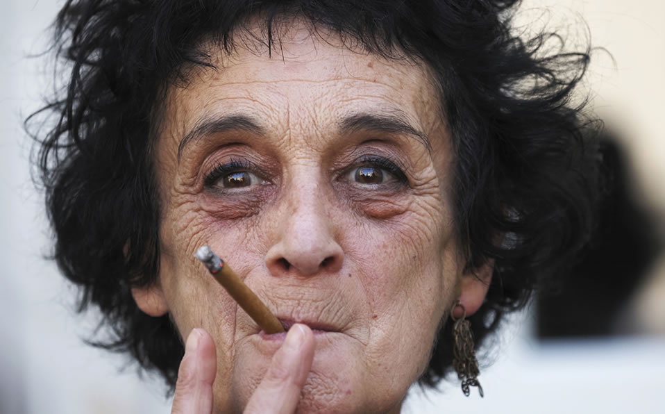 Consumir tabaco complica la salud de un paciente por covid-19. (AFP)
