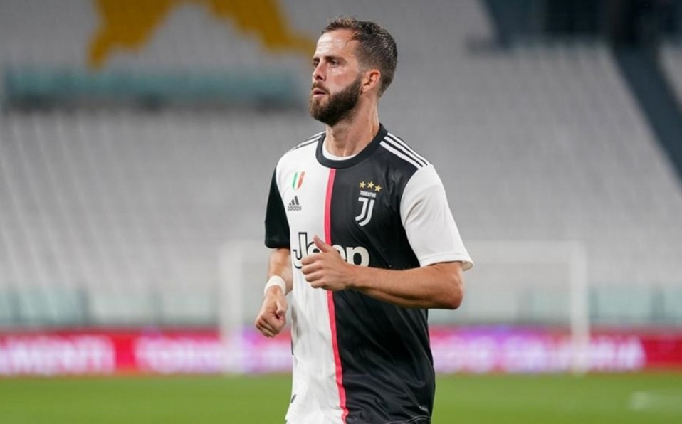 Miralem Pjanic se despidió de sus amigos y familiares de forma emotiva. Foto: AFP
