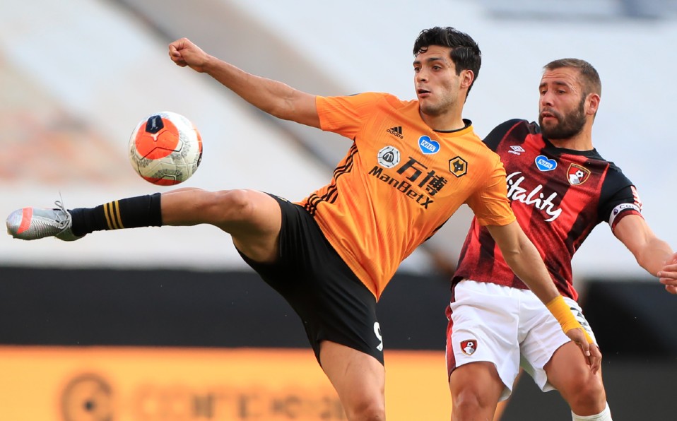 Raúl Jiménez tuvo grandes actuaciones en el regreso de la Premier League. Foto. AFP