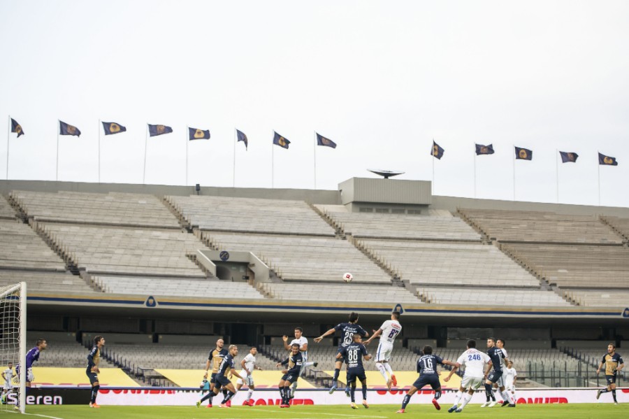 Josué Reyes marcó con este cabezazo el tanto ante Pumas. FOTO: Mexsport.
