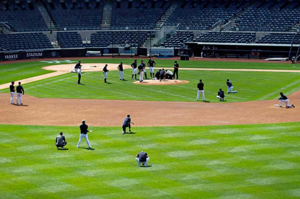 Los jugadores de Yankees quedaron petrificados por el incidente de Tanaka. (Foto AP)