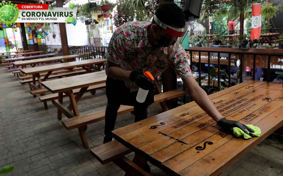 Acudir a un bar o comer en un bufet son de las actividades más riesgosas para contraer coronavirus. (Reuters)
