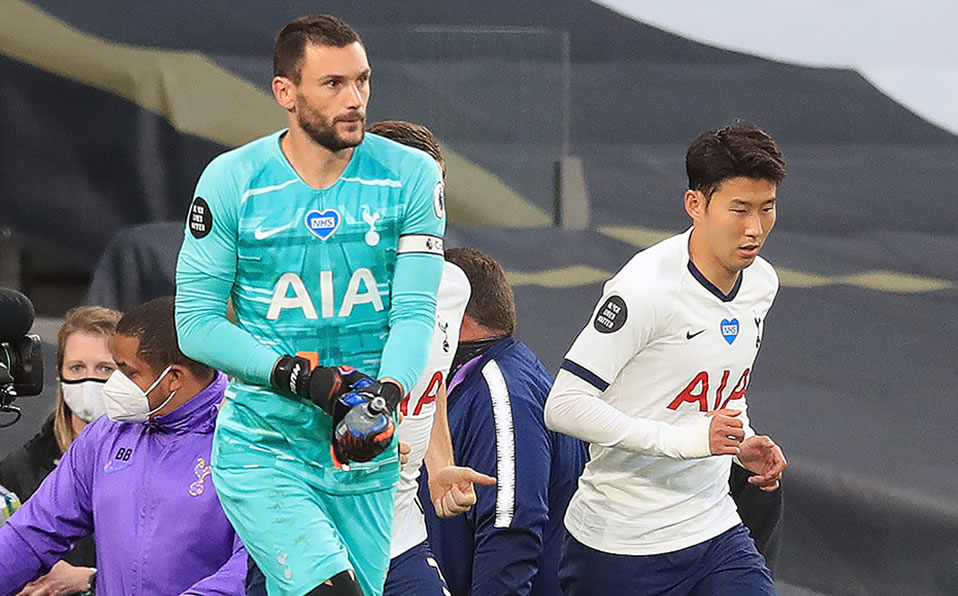 Los futbolistas de los Spurs se reclamaron con fuerza (AFP)