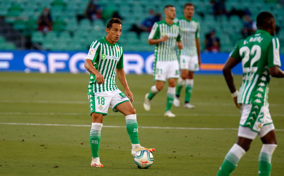 Andrés Guardado durante el duelo frente al Osasuna. (Foto: Betis)