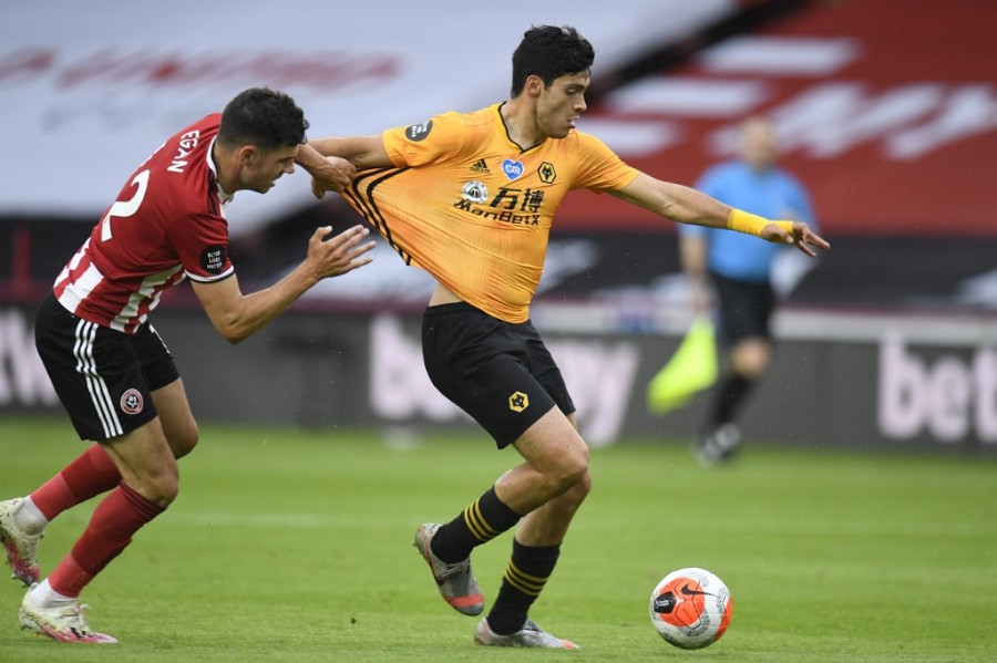 El mexicano se fue ante el Sheffield United. FOTO: AFP.