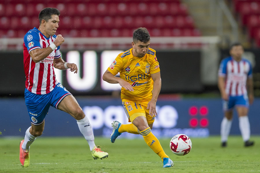 Leo Fernández se estrenó como jugador de Tigres con asisencia. (Mexsport)