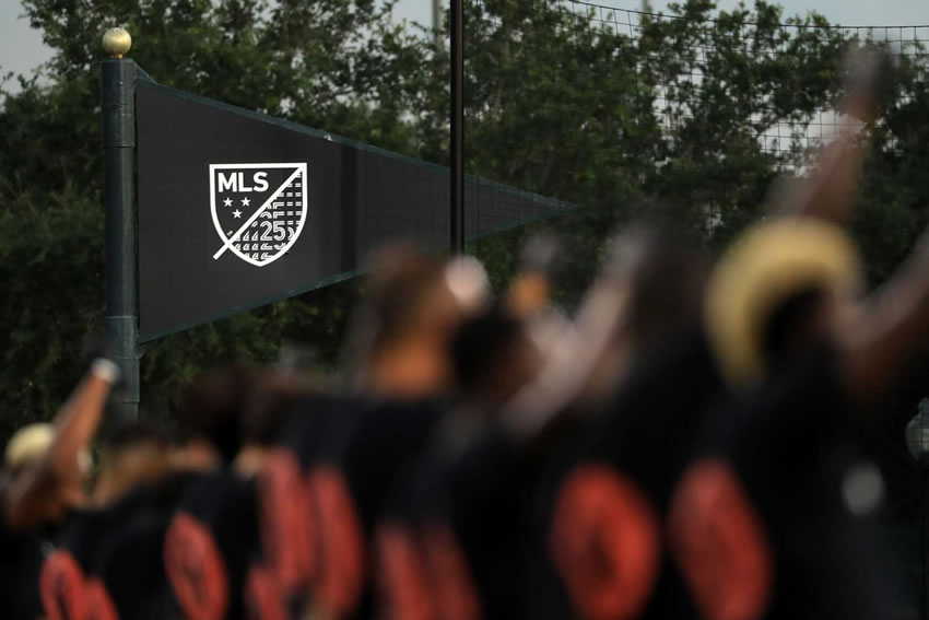 De esta forma, la MLS fue la primera liga importante de EE.UU. en organizar una protesta contra la violencia racista.