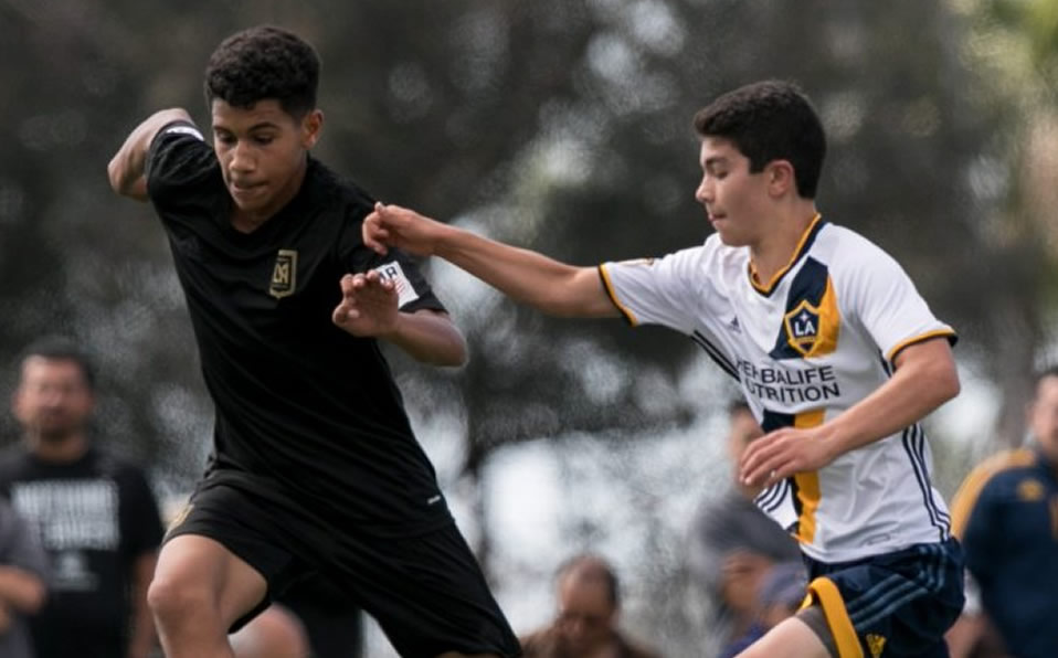 Tony Leone (izq.). (Foto: @LAFCAcademy)