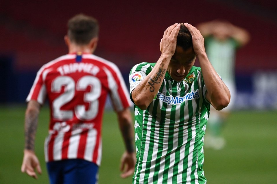 Andrés Guardado sufrió una lesión ante Atlético de Madrid. (Foto: AFP)